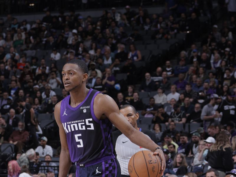 SACRAMENTO, CA - MARCH 12: De'Aaron Fox #5 of the Sacramento Kings dribbles the ball during the game against the Milwaukee Bucks on March 12, 2024 at Golden 1 Center in Sacramento, California. NOTE TO USER: User expressly acknowledges and agrees that, by downloading and or using this Photograph, user is consenting to the terms and conditions of the Getty Images License Agreement. Mandatory Copyright Notice: Copyright 2024 NBAE (Photo by Rocky Widner/NBAE via Getty Images)