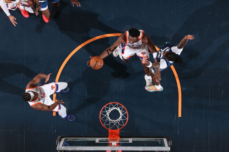 NEW YORK, NY - JANUARY 17: OG Anunoby #8 of the New York Knicks drives to the basket during the game against the Minnesota Timberwolves on January 17, 2025 at Madison Square Garden in New York City, New York.  NOTE TO USER: User expressly acknowledges and agrees that, by downloading and or using this photograph, User is consenting to the terms and conditions of the Getty Images License Agreement. Mandatory Copyright Notice: Copyright 2025 NBAE  (Photo by Nathaniel S. Butler/NBAE via Getty Images)