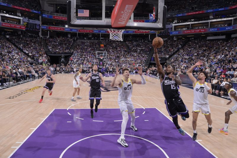 SACRAMENTO, CA - MARCH 31: Davion Mitchell #15 of the Sacramento Kings drives to the basket during the game against the Utah Jazz on March 31, 2024 at Golden 1 Center in Sacramento, California. NOTE TO USER: User expressly acknowledges and agrees that, by downloading and or using this Photograph, user is consenting to the terms and conditions of the Getty Images License Agreement. Mandatory Copyright Notice: Copyright 2024 NBAE (Photo by Rocky Widner/NBAE via Getty Images)