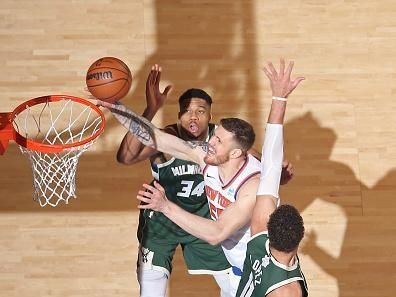 NEW YORK, NY - DECEMBER 25: Isaiah Hartenstein #55 of the New York Knicks drives to the basket during the game against the Milwaukee Bucks on December 25, 2023 at Madison Square Garden in New York City, New York.  NOTE TO USER: User expressly acknowledges and agrees that, by downloading and or using this photograph, User is consenting to the terms and conditions of the Getty Images License Agreement. Mandatory Copyright Notice: Copyright 2023 NBAE  (Photo by Nathaniel S. Butler/NBAE via Getty Images)