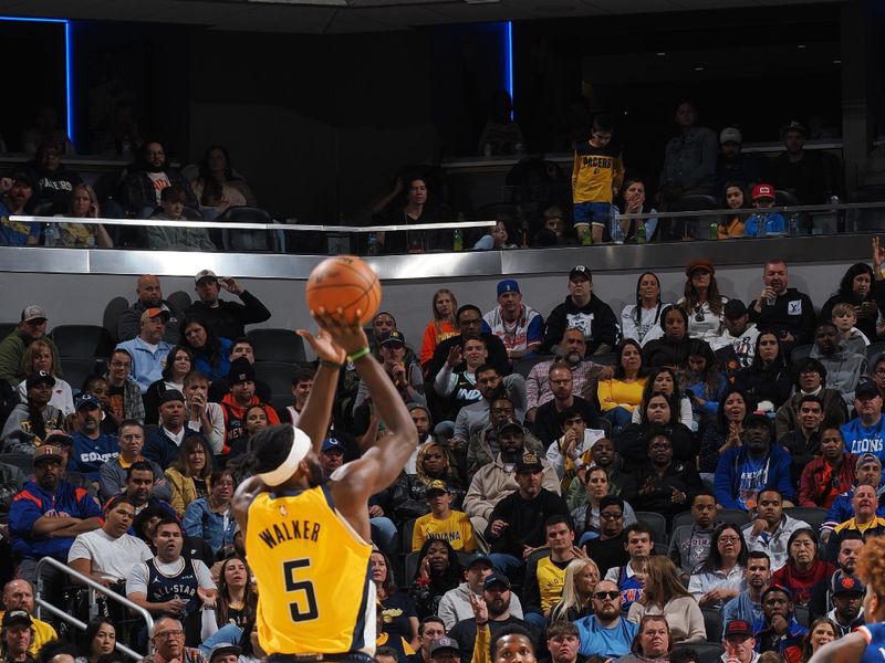 INDIANAPOLIS, IN - NOVEMBER 10: Jarace Walker #5 of the Indiana Pacers shoots the ball during the game against the New York Knicks  during a regular season game on November 10, 2024 at Gainbridge Fieldhouse in Indianapolis, Indiana. NOTE TO USER: User expressly acknowledges and agrees that, by downloading and or using this Photograph, user is consenting to the terms and conditions of the Getty Images License Agreement. Mandatory Copyright Notice: Copyright 2024 NBAE (Photo by Ron Hoskins/NBAE via Getty Images)