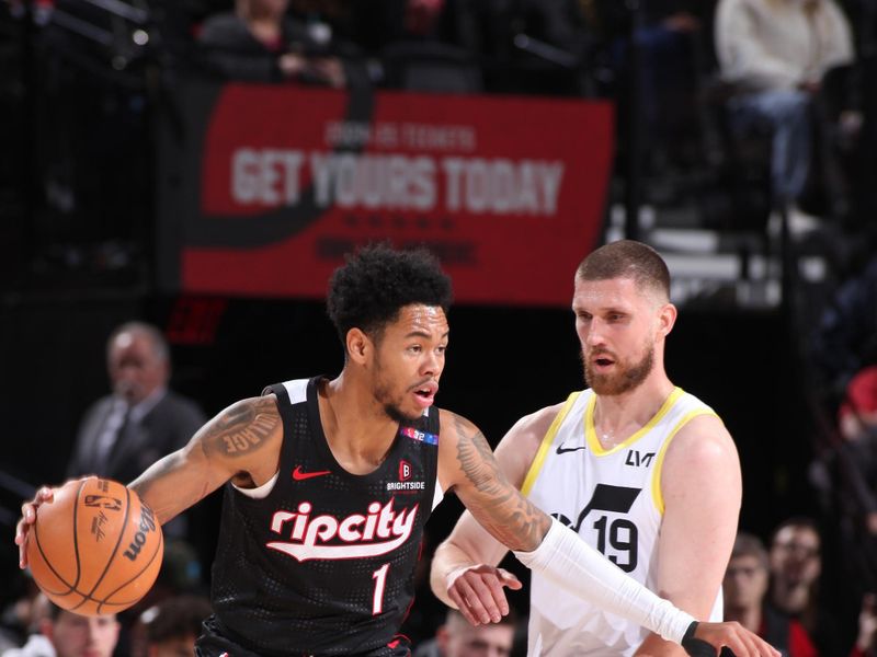 PORTLAND, OR - DECEMBER 6: Anfernee Simons #1 of the Portland Trail Blazers dribbles the ball during the game against the Utah Jazz on December 6, 2024 at the Moda Center Arena in Portland, Oregon. NOTE TO USER: User expressly acknowledges and agrees that, by downloading and or using this photograph, user is consenting to the terms and conditions of the Getty Images License Agreement. Mandatory Copyright Notice: Copyright 2024 NBAE (Photo by Cameron Browne/NBAE via Getty Images)