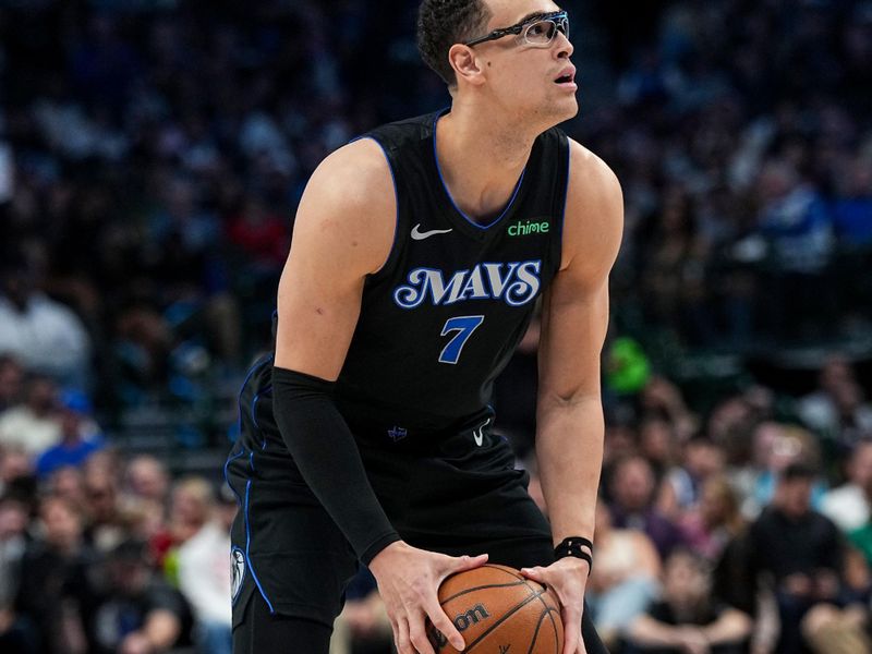 DALLAS, TX - FEBRUARY 14: Dwight Powell #7 of the Dallas Mavericks handles the ball during the game against the San Antonio Spurs on February 14, 2024 at the American Airlines Center in Dallas, Texas. NOTE TO USER: User expressly acknowledges and agrees that, by downloading and or using this photograph, User is consenting to the terms and conditions of the Getty Images License Agreement. Mandatory Copyright Notice: Copyright 2024 NBAE (Photo by Glenn James/NBAE via Getty Images)