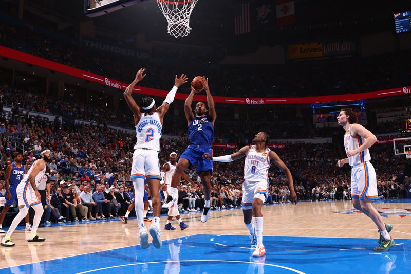 OKLAHOMA CITY, OK - FEBRUARY 22:  Kawhi Leonard #2 of the LA Clippers shoots the ball during the game against the Oklahoma City Thunder on February 22, 2024 at Paycom Arena in Oklahoma City, Oklahoma. NOTE TO USER: User expressly acknowledges and agrees that, by downloading and or using this photograph, User is consenting to the terms and conditions of the Getty Images License Agreement. Mandatory Copyright Notice: Copyright 2024 NBAE (Photo by Zach Beeker/NBAE via Getty Images)