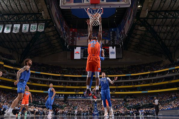 DALLAS, TX - DECEMBER 2: Cason Wallace #22 of the Oklahoma City Thunder  goes to the basket during the game on December 2, 2023 at the American Airlines Center in Dallas, Texas. NOTE TO USER: User expressly acknowledges and agrees that, by downloading and or using this photograph, User is consenting to the terms and conditions of the Getty Images License Agreement. Mandatory Copyright Notice: Copyright 2023 NBAE (Photo by Glenn James/NBAE via Getty Images)