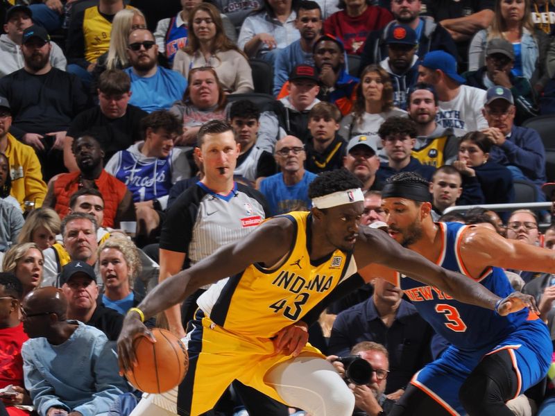 INDIANAPOLIS, IN - NOVEMBER 10: Pascal Siakam #43 of the Indiana Pacers dribbles the ball during the game against the New York Knicks  during a regular season game on November 10, 2024 at Gainbridge Fieldhouse in Indianapolis, Indiana. NOTE TO USER: User expressly acknowledges and agrees that, by downloading and or using this Photograph, user is consenting to the terms and conditions of the Getty Images License Agreement. Mandatory Copyright Notice: Copyright 2024 NBAE (Photo by Ron Hoskins/NBAE via Getty Images)