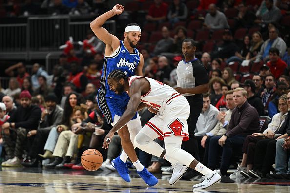 CHICAGO, ILLINOIS - NOVEMBER 15: Jalen Suggs #4 of the Orlando Magic defends as Patrick Williams #44 of the Chicago Bulls brings the ball up court in the first half at United Center on November 15, 2023 in Chicago, Illinois.  NOTE TO USER: User expressly acknowledges and agrees that, by downloading and or using this photograph, User is consenting to the terms and conditions of the Getty Images License Agreement. (Photo by Jamie Sabau/Getty Images)