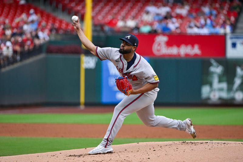 Jun 26, 2024; St. Louis, Missouri, USA;  Atlanta Braves starting pitcher Reynaldo Lopez (40) pitches against the St. Louis Cardinals during the first inning at Busch Stadium. Mandatory Credit: Jeff Curry-USA TODAY Sports