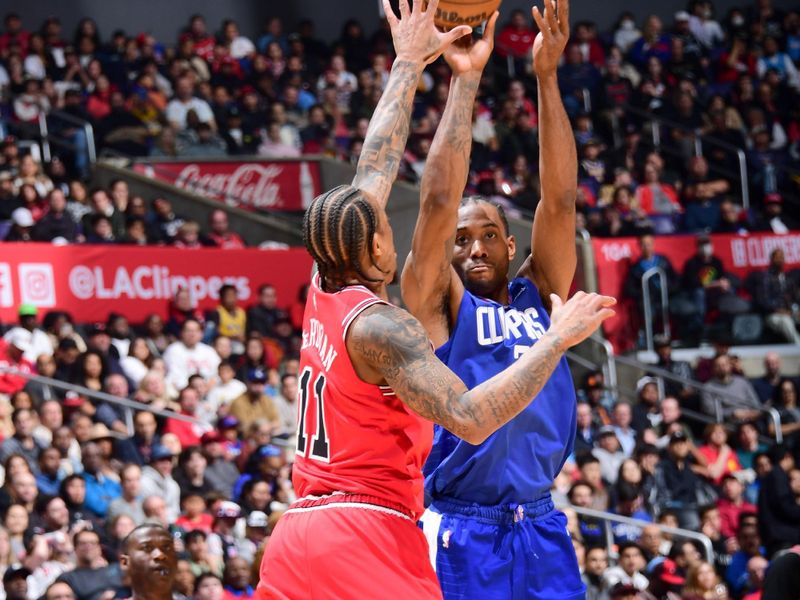 LOS ANGELES, CA - MARCH 27: Kawhi Leonard #2 of the LA Clippers shoots the ball during the game against the Chicago Bulls on March 27, 2023 at Crypto.Com Arena in Los Angeles, California. NOTE TO USER: User expressly acknowledges and agrees that, by downloading and/or using this Photograph, user is consenting to the terms and conditions of the Getty Images License Agreement. Mandatory Copyright Notice: Copyright 2023 NBAE (Photo by Adam Pantozzi/NBAE via Getty Images)