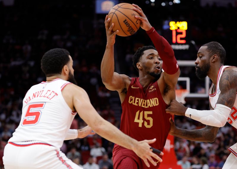 HOUSTON, TEXAS - MARCH 16: Donovan Mitchell #45 of the Cleveland Cavaliersstad\	Toyota Center drives past Jeff Green #32 of the Houston Rockets during the first half at Toyota Center on March 16, 2024 in Houston, Texas. NOTE TO USER: User expressly acknowledges and agrees that, by downloading and or using this photograph, User is consenting to the terms and conditions of the Getty Images License Agreement. (Photo by Carmen Mandato/Getty Images)