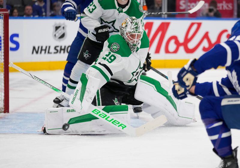 Jan 14, 2025; Toronto, Ontario, CAN; Dallas Stars goaltender Jake Oettinger (29) makes a save against Toronto Maple Leafs forward William Nylander (88) during the first period at Scotiabank Arena. Mandatory Credit: John E. Sokolowski-Imagn Images