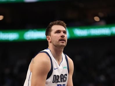 DALLAS, TEXAS - NOVEMBER 01: Luka Doncic #77 of the Dallas Mavericks shoots a free throw against the Chicago Bulls in the first half at American Airlines Center on November 01, 2023 in Dallas, Texas. NOTE TO USER: User expressly acknowledges and agrees that, by downloading and or using this photograph, User is consenting to the terms and conditions of the Getty Images License Agreement. (Photo by Tim Heitman/Getty Images)