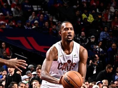 PHILADELPHIA, PA - NOVEMBER 21: Evan Mobley #4 of the Cleveland Cavaliers handles the ball during the game against the Philadelphia 76ers during the In-Season Tournament on November 21, 2023 at the Wells Fargo Center in Philadelphia, Pennsylvania NOTE TO USER: User expressly acknowledges and agrees that, by downloading and/or using this Photograph, user is consenting to the terms and conditions of the Getty Images License Agreement. Mandatory Copyright Notice: Copyright 2023 NBAE (Photo by David Dow/NBAE via Getty Images)