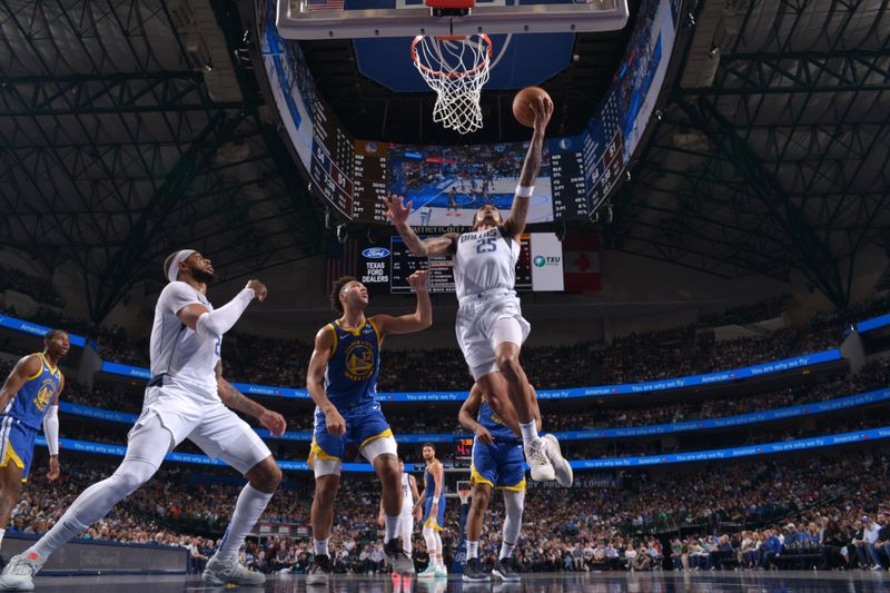 DALLAS, TX - MARCH 13: P.J Washington #25 of the Dallas Mavericks drives to the basket during the game against the Golden State Warriors on March 13, 2024 at the American Airlines Center in Dallas, Texas. NOTE TO USER: User expressly acknowledges and agrees that, by downloading and or using this photograph, User is consenting to the terms and conditions of the Getty Images License Agreement. Mandatory Copyright Notice: Copyright 2024 NBAE (Photo by Glenn James/NBAE via Getty Images)