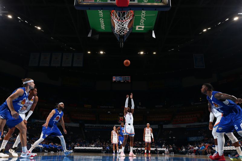 OKLAHOMA CITY, OK - OCTOBER 9: Jalen Williams #8 of the Oklahoma City Thunder shoots the ball during the game against Jalen Williams on October 9, 2022 at Paycom Arena in Oklahoma City, Oklahoma. NOTE TO USER: User expressly acknowledges and agrees that, by downloading and or using this photograph, User is consenting to the terms and conditions of the Getty Images License Agreement. Mandatory Copyright Notice: Copyright 2022 NBAE (Photo by Zach Beeker/NBAE via Getty Images)