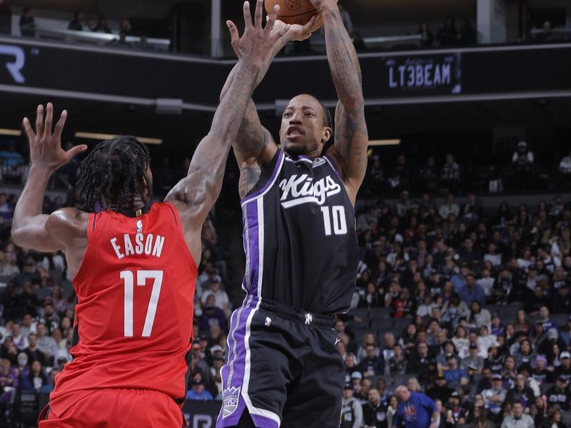 SACRAMENTO, CA - JANUARY 16: DeMar DeRozan #10 of the Sacramento Kings shoots the ball during the game against the Houston Rockets on January 16, 2025 at Golden 1 Center in Sacramento, California. NOTE TO USER: User expressly acknowledges and agrees that, by downloading and or using this Photograph, user is consenting to the terms and conditions of the Getty Images License Agreement. Mandatory Copyright Notice: Copyright 2025 NBAE (Photo by Rocky Widner/NBAE via Getty Images)