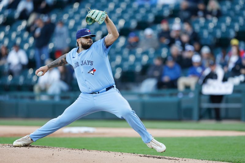 May 27, 2024; Chicago, Illinois, USA; Toronto Blue Jays starting pitcher Alek Manoah (6) delivers a pitch against the Chicago White Sox during the first inning at Guaranteed Rate Field. Mandatory Credit: Kamil Krzaczynski-USA TODAY Sports
