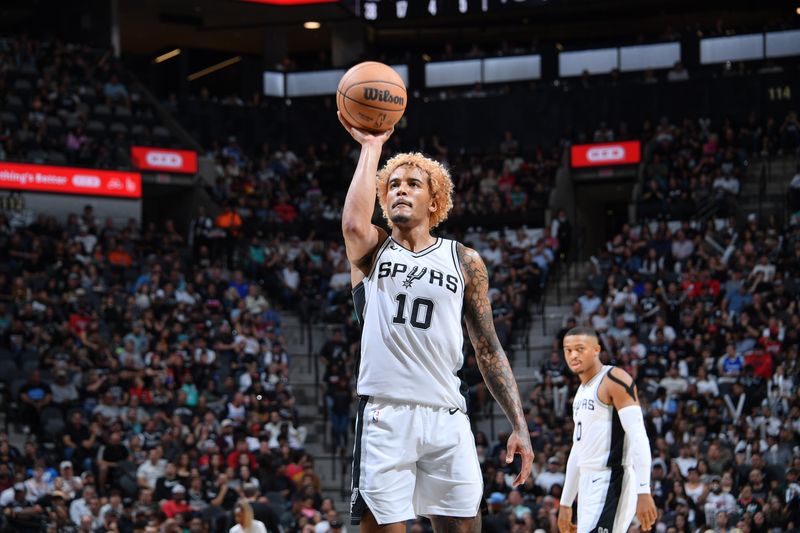 SAN ANTONIO, TX - OCTOBER 26: Jeremy Sochan #10 of the San Antonio Spurs prepares to shoot a free throw during the game against the Houston Rockets on October 26, 2024 at the Frost Bank Center in San Antonio, Texas. NOTE TO USER: User expressly acknowledges and agrees that, by downloading and or using this photograph, user is consenting to the terms and conditions of the Getty Images License Agreement. Mandatory Copyright Notice: Copyright 2024 NBAE (Photos by Michael Gonzales/NBAE via Getty Images)