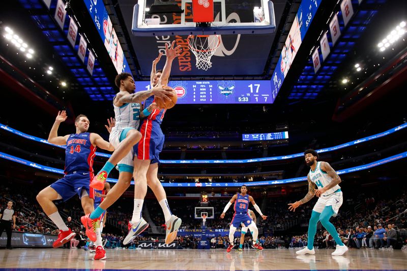 DETROIT, MI - JANUARY 24: P.J. Washington #25 of the Charlotte Hornets passes the ball during the game against the Detroit Pistons on January 24, 2024 at Little Caesars Arena in Detroit, Michigan. NOTE TO USER: User expressly acknowledges and agrees that, by downloading and/or using this photograph, User is consenting to the terms and conditions of the Getty Images License Agreement. Mandatory Copyright Notice: Copyright 2024 NBAE (Photo by Brian Sevald/NBAE via Getty Images)