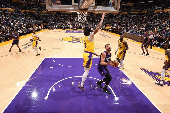 LOS ANGELES, CA - NOVEMBER 15: Domantas Sabonis #10 of the Sacramento Kings drives to the basket during the game against the Los Angeles Lakers on November 15, 2023 at Crypto.Com Arena in Los Angeles, California. NOTE TO USER: User expressly acknowledges and agrees that, by downloading and/or using this Photograph, user is consenting to the terms and conditions of the Getty Images License Agreement. Mandatory Copyright Notice: Copyright 2023 NBAE (Photo by Adam Pantozzi/NBAE via Getty Images)