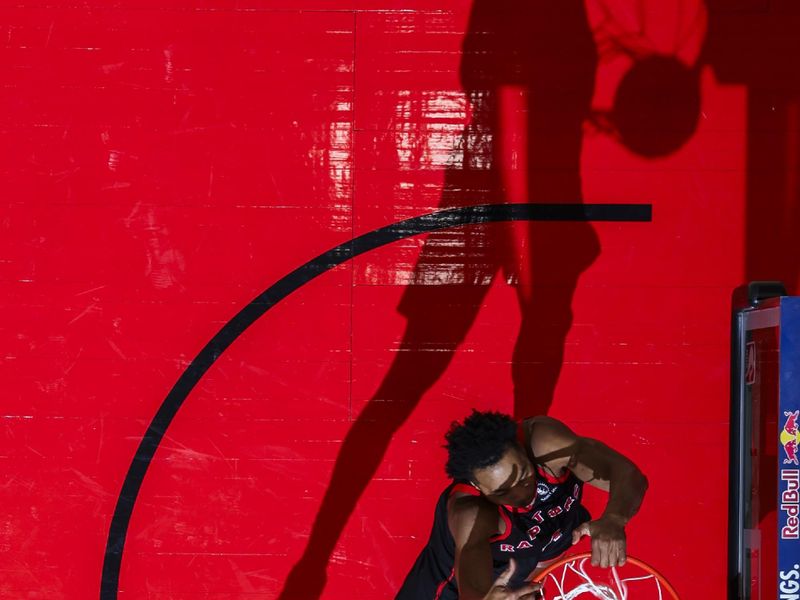 TORONTO, CANADA - JANUARY 31: Scottie Barnes #4 of the Toronto Raptors dunks the ball during the game against the Chicago Bulls   on January 31, 2025 at the Scotiabank Arena in Toronto, Ontario, Canada.  NOTE TO USER: User expressly acknowledges and agrees that, by downloading and or using this Photograph, user is consenting to the terms and conditions of the Getty Images License Agreement.  Mandatory Copyright Notice: Copyright 2025 NBAE (Photo by Vaughn Ridley/NBAE via Getty Images)