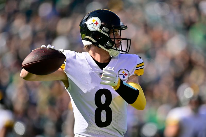 Pittsburgh Steelers quarterback Kenny Pickett in action during an NFL football game against the Philadelphia Eagles, Sunday, Oct. 30, 2022, in Philadelphia. (AP Photo/Derik Hamilton)