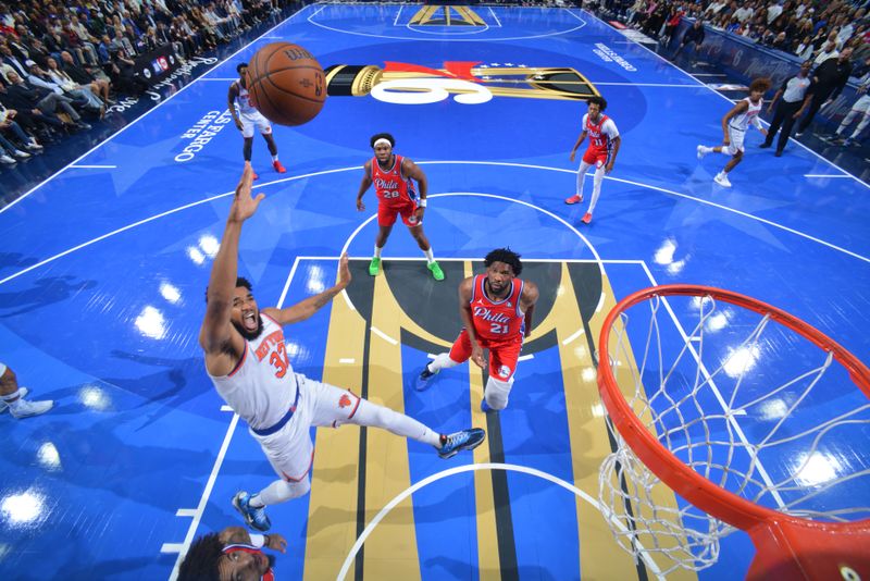 PHILADELPHIA, PA - NOVEMBER 12: Karl-Anthony Towns #32 of the New York Knicks shoots the ball during the game against the Philadelphia 76ers during the Emirates NBA Cup game on November 12, 2024 at the Wells Fargo Center in Philadelphia, Pennsylvania NOTE TO USER: User expressly acknowledges and agrees that, by downloading and/or using this Photograph, user is consenting to the terms and conditions of the Getty Images License Agreement. Mandatory Copyright Notice: Copyright 2024 NBAE (Photo by Jesse D. Garrabrant/NBAE via Getty Images)