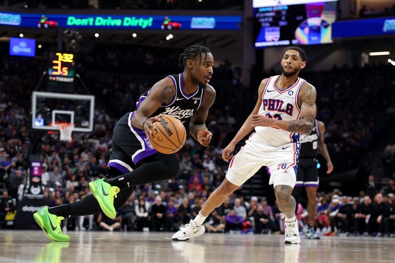 SACRAMENTO, CALIFORNIA - MARCH 25: Davion Mitchell #15 of the Sacramento Kings is guarded by Cameron Payne #22 of the Philadelphia 76ers in the first half at Golden 1 Center on March 25, 2024 in Sacramento, California. NOTE TO USER: User expressly acknowledges and agrees that, by downloading and or using this photograph, User is consenting to the terms and conditions of the Getty Images License Agreement.  (Photo by Ezra Shaw/Getty Images)