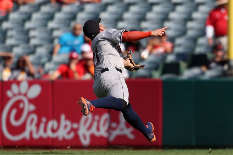 Sep 15, 2024; Anaheim, California, USA;  Houston Astros second baseman Jose Altuve (21) falls trying to catch the ball during the ninth inning against the Los Angeles Angels at Angel Stadium. Mandatory Credit: Kiyoshi Mio-Imagn Images