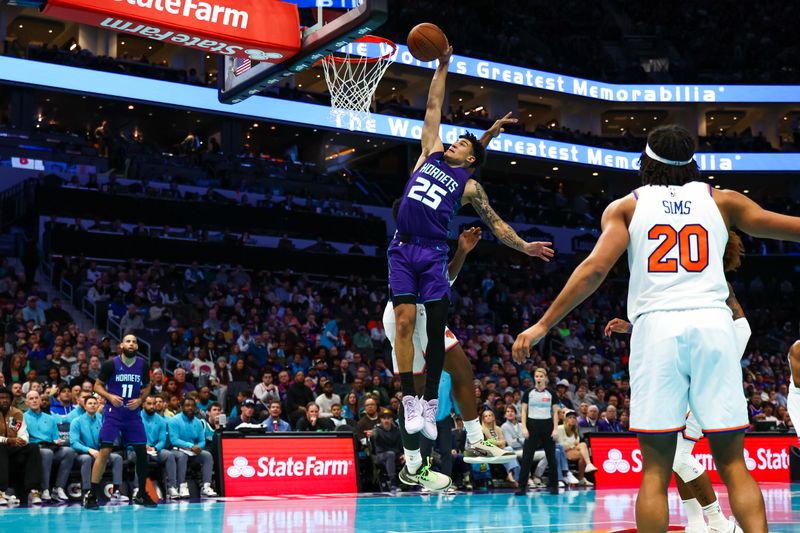 CHARLOTTE, NORTH CAROLINA - NOVEMBER 29: KJ Simpson #25 of the Charlotte Hornets dunks the ball during the first half of a basketball game against the New York Knicks at Spectrum Center on November 29, 2024 in Charlotte, North Carolina. NOTE TO USER: User expressly acknowledges and agrees that, by downloading and or using this photograph, User is consenting to the terms and conditions of the Getty Images License Agreement. (Photo by David Jensen/Getty Images)