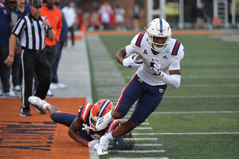 Sep 23, 2023; Champaign, Illinois, USA;  Florida Atlantic Owls wide receiver Devin Price (7) makes a reception in front of Illinois Fighting Illini defensive back Xavier Scott (14)  then races down the line during the second half at Memorial Stadium. Mandatory Credit: Ron Johnson-USA TODAY Sports
