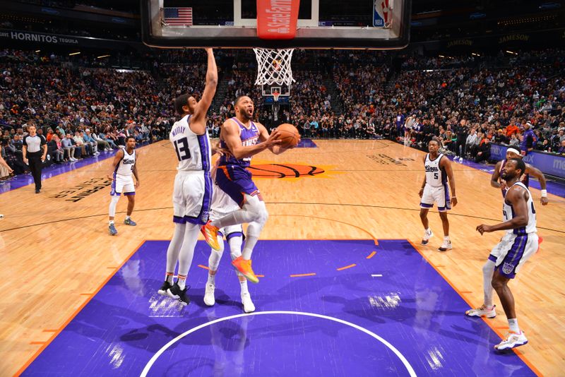 PHOENIX, AZ - FEBRUARY 13: Eric Gordon #23 of the Phoenix Suns drives to the basket during the game against the Sacramento Kings on February 13, 2024 at Footprint Center in Phoenix, Arizona. NOTE TO USER: User expressly acknowledges and agrees that, by downloading and or using this photograph, user is consenting to the terms and conditions of the Getty Images License Agreement. Mandatory Copyright Notice: Copyright 2024 NBAE (Photo by Barry Gossage/NBAE via Getty Images)