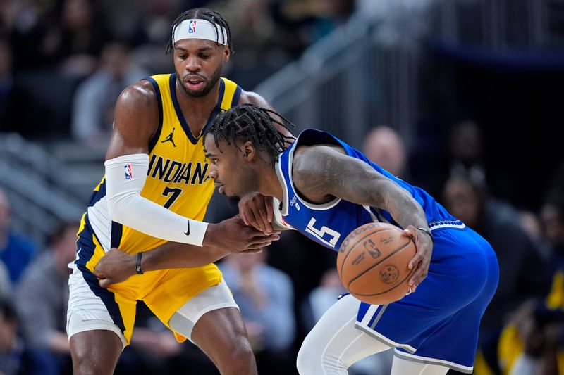 INDIANAPOLIS, INDIANA - FEBRUARY 02: Davion Mitchell #15 of the Sacramento Kings dribbles the ball while being guarded by Buddy Hield #7 of the Indiana Pacers in the third quarter at Gainbridge Fieldhouse on February 02, 2024 in Indianapolis, Indiana. NOTE TO USER: User expressly acknowledges and agrees that, by downloading and or using this photograph, User is consenting to the terms and conditions of the Getty Images License Agreement. (Photo by Dylan Buell/Getty Images)