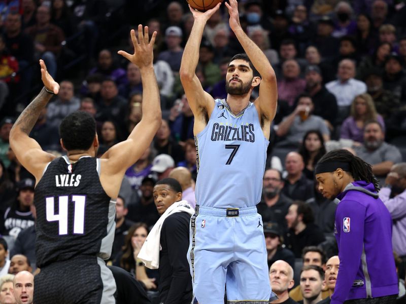 SACRAMENTO, CALIFORNIA - JANUARY 23: Santi Aldama #7 of the Memphis Grizzlies shoots over Trey Lyles #41 of the Sacramento Kings in the first quarter at Golden 1 Center on January 23, 2023 in Sacramento, California. NOTE TO USER: User expressly acknowledges and agrees that, by downloading and or using this photograph, User is consenting to the terms and conditions of the Getty Images License Agreement.  (Photo by Ezra Shaw/Getty Images)