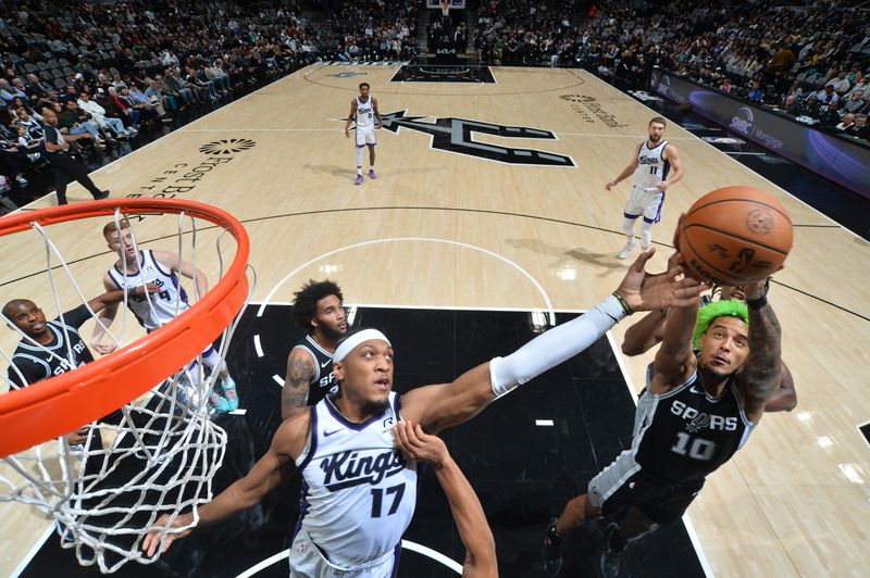 SAN ANTONIO, TX - DECEMBER 6: Jeremy Sochan #10 of the San Antonio Spurs rebounds the ball during the game against the Sacramento Kings on December 6, 2024 at the Frost Bank Center in San Antonio, Texas. NOTE TO USER: User expressly acknowledges and agrees that, by downloading and or using this photograph, user is consenting to the terms and conditions of the Getty Images License Agreement. Mandatory Copyright Notice: Copyright 2024 NBAE (Photos by Michael Gonzales/NBAE via Getty Images)