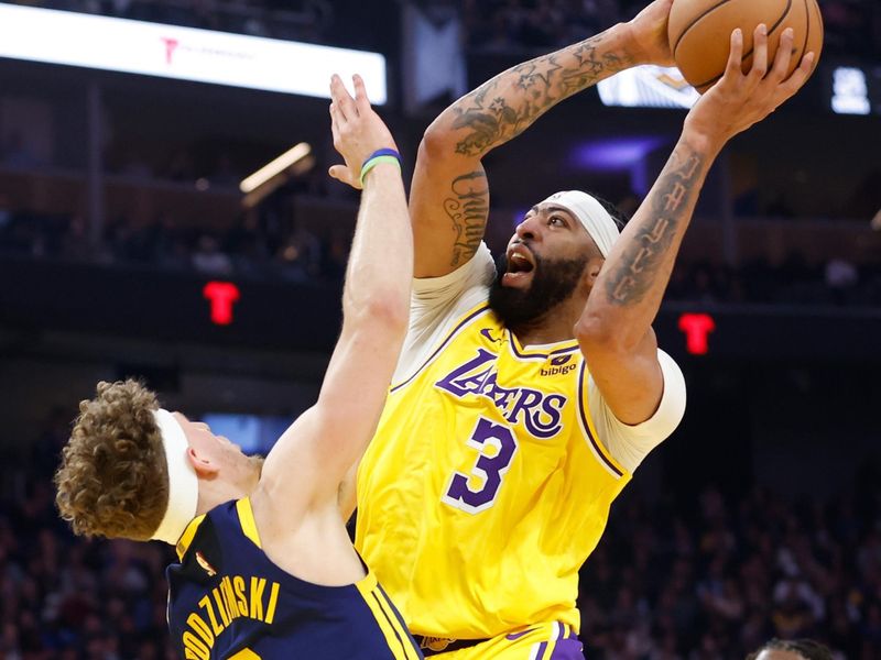 SAN FRANCISCO, CALIFORNIA - FEBRUARY 22: Anthony Davis #3 of the Los Angeles Lakers goes to the basket against Brandin Podziemski #2 of the Golden State Warriors in the first half at Chase Center on February 22, 2024 in San Francisco, California. NOTE TO USER: User expressly acknowledges and agrees that, by downloading and or using this photograph, User is consenting to the terms and conditions of the Getty Images License Agreement. (Photo by Lachlan Cunningham/Getty Images)