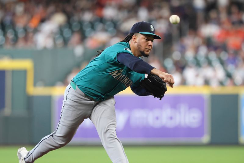 May 25, 2025; Houston, Texas, USA; Seattle Mariners starting pitcher Luis Castillo (58) delivers a pitch during the third inning against the Houston Astros at Daikin Park. Mandatory Credit: Troy Taormina-Imagn Images