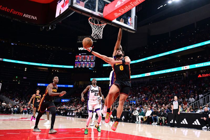 ATLANTA, GA - NOVEMBER 1: David Roddy #8 of the Atlanta Hawks drives to the basket during the game against the Sacramento Kings on November 1, 2024 at State Farm Arena in Atlanta, Georgia.  NOTE TO USER: User expressly acknowledges and agrees that, by downloading and/or using this Photograph, user is consenting to the terms and conditions of the Getty Images License Agreement. Mandatory Copyright Notice: Copyright 2024 NBAE (Photo by Adam Hagy/NBAE via Getty Images)