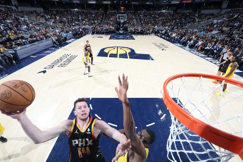 INDIANAPOLIS, IN - JANUARY 26: Drew Eubanks #14 of the Phoenix Suns drives to the basket during the game  against the Indiana Pacers on January 26, 2024 at Gainbridge Fieldhouse in Indianapolis, Indiana. NOTE TO USER: User expressly acknowledges and agrees that, by downloading and or using this Photograph, user is consenting to the terms and conditions of the Getty Images License Agreement. Mandatory Copyright Notice: Copyright 2024 NBAE (Photo by Jeff Haynes/NBAE via Getty Images)