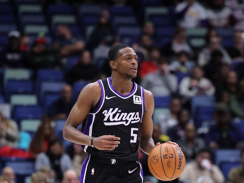 NEW ORLEANS, LOUISIANA - DECEMBER 12: De'Aaron Fox #5 of the Sacramento Kings drives with the ball against the New Orleans Pelicans during a game at the Smoothie King Center on December 12, 2024 in New Orleans, Louisiana. NOTE TO USER: User expressly acknowledges and agrees that, by downloading and or using this Photograph, user is consenting to the terms and conditions of the Getty Images License Agreement. (Photo by Jonathan Bachman/Getty Images)