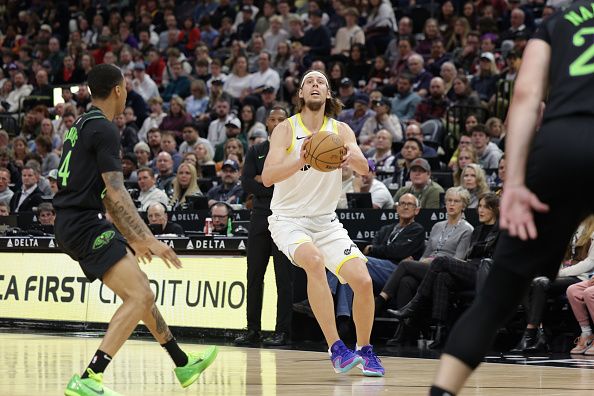 SALT LAKE CITY, UT - NOVEMBER 25: Kelly Olynyk #41 of the Utah Jazz handles the ball during the game against the New Orleans Pelicans on November 25, 2023 at vivint.SmartHome Arena in Salt Lake City, Utah. NOTE TO USER: User expressly acknowledges and agrees that, by downloading and or using this Photograph, User is consenting to the terms and conditions of the Getty Images License Agreement. Mandatory Copyright Notice: Copyright 2023 NBAE (Photo by Chris Nicoll/NBAE via Getty Images)