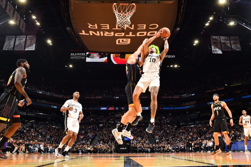 PHOENIX, AZ - DECEMBER 3: Jeremy Sochan #10 of the San Antonio Spurs drives to the basket during the game against the Phoenix Suns during a Emirates NBA Cup game on December 3, 2024 at Footprint Center in Phoenix, Arizona. NOTE TO USER: User expressly acknowledges and agrees that, by downloading and or using this photograph, user is consenting to the terms and conditions of the Getty Images License Agreement. Mandatory Copyright Notice: Copyright 2024 NBAE (Photo by Barry Gossage/NBAE via Getty Images)