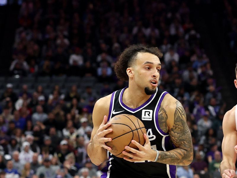 SACRAMENTO, CALIFORNIA - JANUARY 03: Devin Carter #22 of the Sacramento Kings in action against the Memphis Grizzlies in the first half at Golden 1 Center on January 03, 2025 in Sacramento, California. Carter is making his NBA debut in tonight's game. NOTE TO USER: User expressly acknowledges and agrees that, by downloading and/or using this photograph, user is consenting to the terms and conditions of the Getty Images License Agreement.   (Photo by Ezra Shaw/Getty Images)