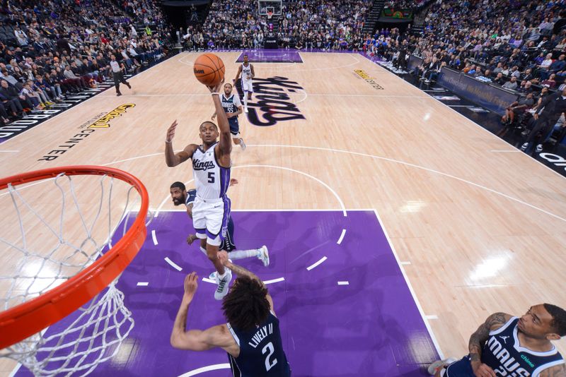 SACRAMENTO, CA - MARCH 29:  De'Aaron Fox #5 of the Sacramento Kings goes to the basket during the game on March 29, 2024 at Golden 1 Center in Sacramento, California. NOTE TO USER: User expressly acknowledges and agrees that, by downloading and or using this Photograph, user is consenting to the terms and conditions of the Getty Images License Agreement. Mandatory Copyright Notice: Copyright 2024 NBAE (Photo by Rocky Widner/NBAE via Getty Images)