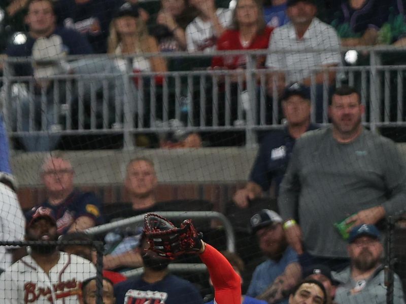 Apr 22, 2025; Cumberland, Georgia, USA; St. Louis Cardinals first base Willson Contreras (40) catches a fly ball for the out against the Atlanta Braves during the eighth inning at Truist Park. Mandatory Credit: Jordan Godfree-Imagn Images