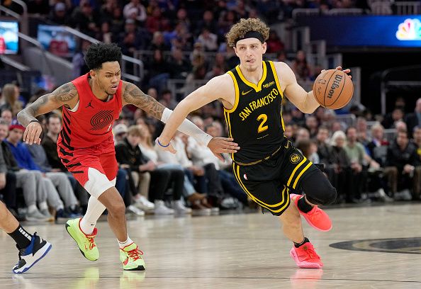 SAN FRANCISCO, CALIFORNIA - DECEMBER 23: Brandin Podziemski #2 of the Golden State Warriors dribbling the ball up court is guarded by Anfernee Simons #1 of the Portland Trail Blazers during the second half at Chase Center on December 23, 2023 in San Francisco, California. NOTE TO USER: User expressly acknowledges and agrees that, by downloading and or using this photograph, User is consenting to the terms and conditions of the Getty Images License Agreement. (Photo by Thearon W. Henderson/Getty Images)