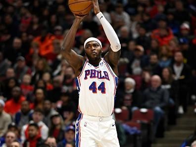 CHICAGO, ILLINOIS - DECEMBER 30: Paul Reed #44 of the Philadelphia 76ers shoots in the first half against the Chicago Bulls at the United Center on December 30, 2023 in Chicago, Illinois.  NOTE TO USER: User expressly acknowledges and agrees that, by downloading and or using this photograph, User is consenting to the terms and conditions of the Getty Images License Agreement.  (Photo by Quinn Harris/Getty Images)