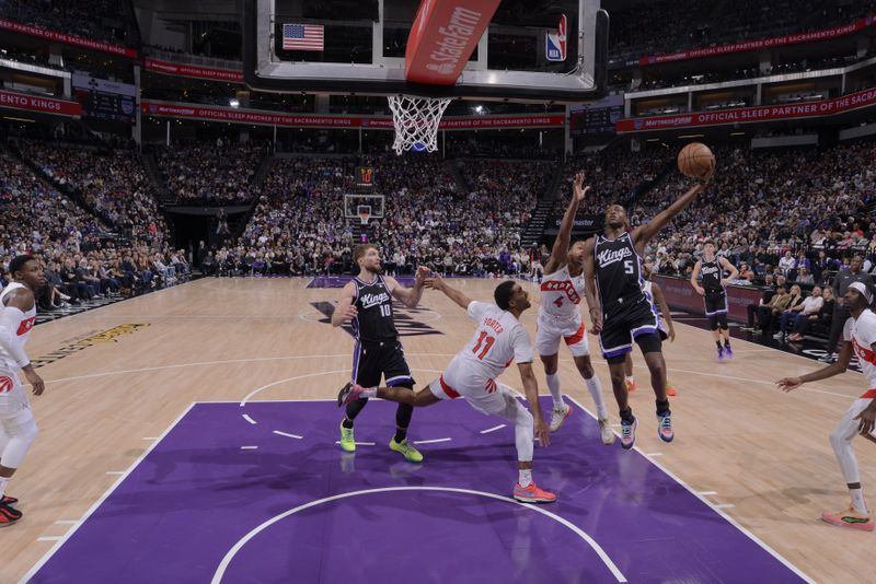 SACRAMENTO, CA - JANUARY 5: De'Aaron Fox #5 of the Sacramento Kings shoots the ball during the game against the Toronto Raptors on January 5, 2024 at Golden 1 Center in Sacramento, California. NOTE TO USER: User expressly acknowledges and agrees that, by downloading and or using this Photograph, user is consenting to the terms and conditions of the Getty Images License Agreement. Mandatory Copyright Notice: Copyright 2024 NBAE (Photo by Rocky Widner/NBAE via Getty Images)