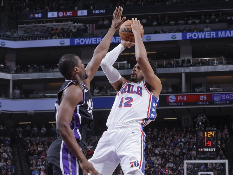 SACRAMENTO, CA - MARCH 25:  Tobias Harris #12 of the Philadelphia 76ers shoots the ball during the game  on March 25, 2024 at Golden 1 Center in Sacramento, California. NOTE TO USER: User expressly acknowledges and agrees that, by downloading and or using this Photograph, user is consenting to the terms and conditions of the Getty Images License Agreement. Mandatory Copyright Notice: Copyright 2024 NBAE (Photo by Rocky Widner/NBAE via Getty Images)