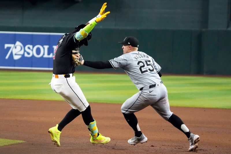 Jun 14, 2024; Phoenix, Arizona, USA; Chicago White Sox first base Andrew Vaughn (25) tags out Arizona Diamondbacks shortstop Geraldo Perdomo (2) in the fourth inning at Chase Field. Mandatory Credit: Rick Scuteri-USA TODAY Sports